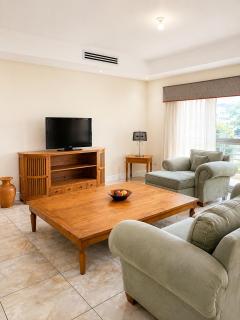 Comfy Three Bedroom Condo - 5