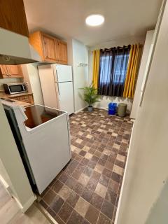 Modern Cozy 2 BR Retreat Near DT & CTrain - 6