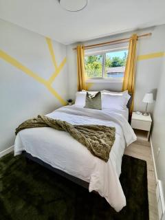 Modern Cozy 2 BR Retreat Near DT & CTrain - 2