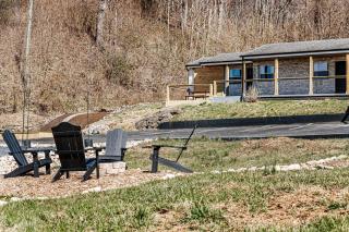Grey Pine Lodge - 1