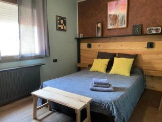Private room and shared kitchen in vintage caravan Countryside views - 2
