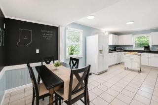 The Primrose Cottage Pet Friendly Private Yard - 2