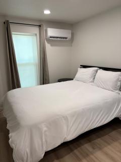 Cozy Retreat Near Spirit Lake 1 BD Sleeps 4 - 1