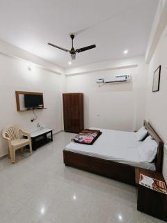 Shree Balaji Cafe Restaurant & Guest House - 6