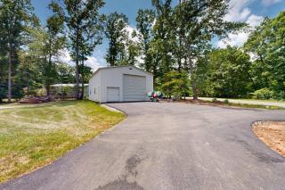 Spacious lake house retreat with game room, theater room, fire pit and boat slip - 4