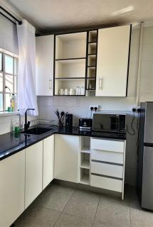 2 Bed Cottage close to Westgate Shopping Centre - 3