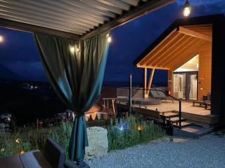Royal Hill Bran-A-Frame and Bungalows whit Hot Tub and Sauna - 0