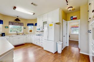Waterfront Home with Kayak, View, Fire Pit & WiFi - Dog-Friendly - 3