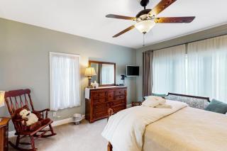 Nature lover's lakefront home with a beach, dock, fire ring, & more - 7