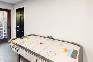 Dog-Friendly spacious house w/private pool, private pool table & ping pong table - 7
