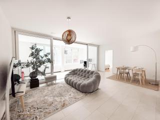 Modern 2 bed 2 bath - home gym, office, parking - 3