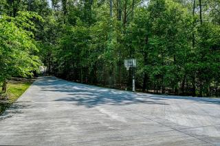 Dog-friendly lakefront home with a game room, children's items, and firepit - 5