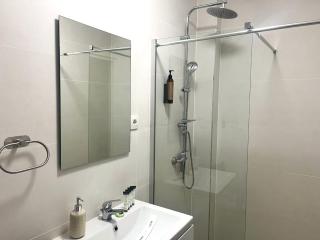 Mountain Stream Serenity - AC and Free Parking - 1