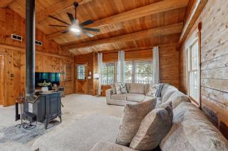 Relaxing lakeside cabin with private dock, firepit, boat ramp and water access - 4