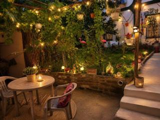 Private Guest Room with Garden Access - 0