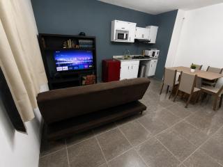 Apartamento independiente comodo, con cocina integrada y patio - 0