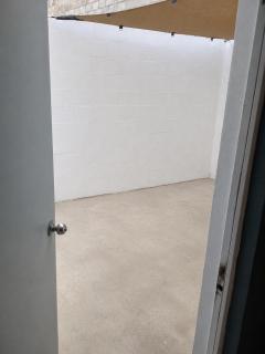 Apartamento independiente comodo, con cocina integrada y patio - 4