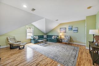 Lakefront home with private hot tub, WiFi, fun rec room, & beach area - 7