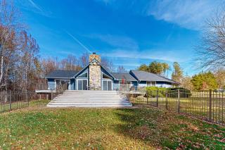 Spacious house with water view, kayaks, foosball table, deck, firepit - 3