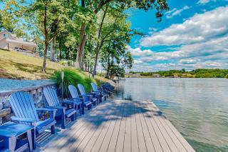 Lakefront house with breathtaking views, private dock & boat launch - 4