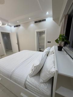 DAMAC Tower Apartment with Sea View - 2