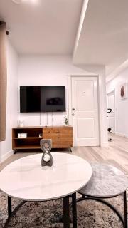 Stylish Private Suite, Free Parking and Wi-Fi - 5