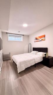 Stylish Private Suite, Free Parking and Wi-Fi - 1