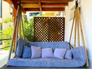 Spacious w sea view and private parking - sleeps 10 - 5