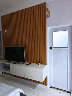 Luxury 1 Bedroom in the Heart of Ikeja GRA, Big Balcony, Big parlor, 24 Power, WiFi - 4