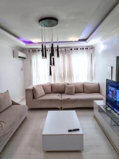 Luxury 1 Bedroom in the Heart of Ikeja GRA, Big Balcony, Big parlor, 24 Power, WiFi - 1