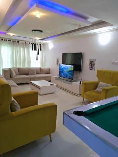 Luxury 1 Bedroom in the Heart of Ikeja GRA, Big Balcony, Big parlor, 24 Power, WiFi - 9