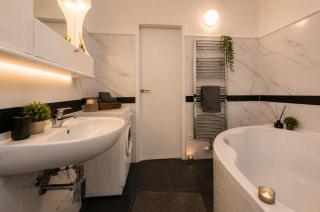 Top-Floor Terrace Apartment with Free Parking in Prague Centre - 8