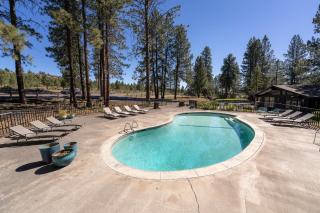 Trailhead Lodge - 8