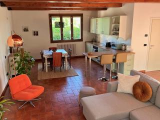 Dozza Getaway with vineyard views, fast Wifi, free parking - 2