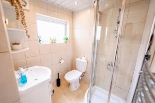 Cardiff Central Spacious House 5 Bedrooms 3 Bathrooms Free Parking - 3