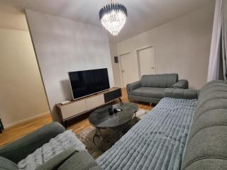 Central 2BR Apt, Equipped, Lift - 8