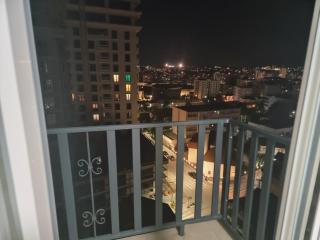 Central 2BR Apt, Equipped, Lift - 4