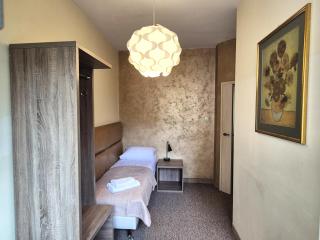Heart of Kazimierz 3 Bed, 2 Bath & Balcony - 2