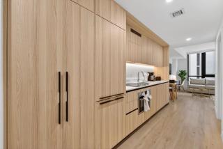 Modern Luxe Downtown Stay - 9