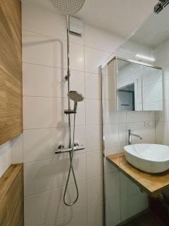 Brand-new apartment, ideal for Colours & B4L! - 3