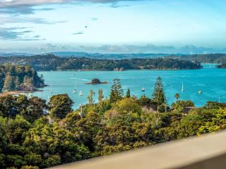 Twin Bays Russell New Listing Promo - 4