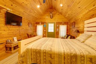 Near Trails! Ozark Mtn Hideaway w/ Fire Pit, Grill - 7