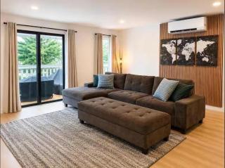 Capitol Hill 2BR with Free Parking, Private Balcony, Walk to Subway - 9