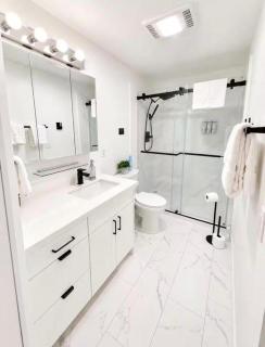 Capitol Hill 2BR with Free Parking, Private Balcony, Walk to Subway - 1