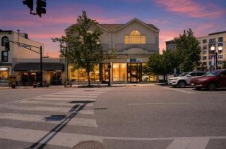 World Cup 2026 Retreat in the Heart of Montclair condo - 6
