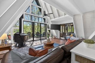 Lakeside Chalet with Hot Tub at Innsbrook Resort | Fireplace | Screened Porch - 9