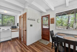 Lakeside Chalet with Hot Tub at Innsbrook Resort | Fireplace | Screened Porch - 3