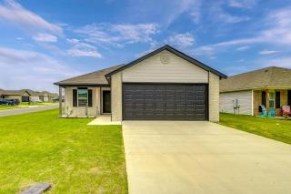 Bring Your Pets! Family-Friendly Getaway in Cabot - 0