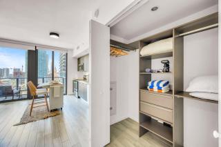 Casas Collection - Luxury High-Rise Condos - Downtown Miami - Pool & Gym - City & Ocean Views - 1