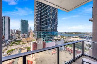 Casas Collection - Luxury High-Rise Condos - Downtown Miami - Pool & Gym - City & Ocean Views - 3